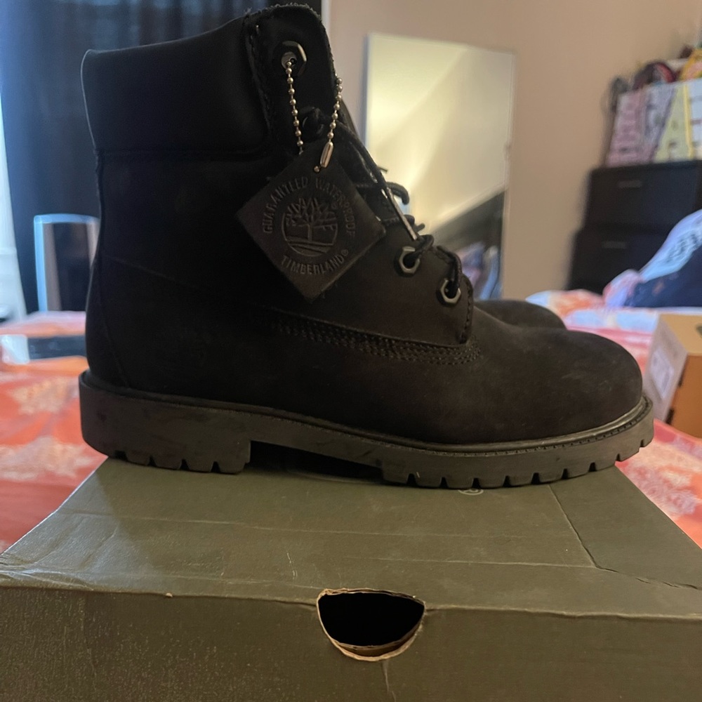 Kids US size 6 in boys timberland boots